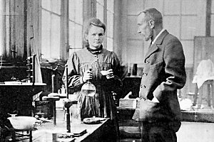 Manželé Curie v laboratoři